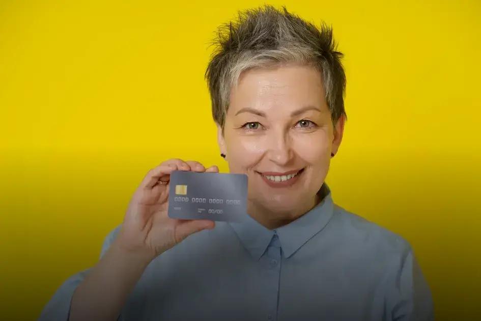 Bancos que dão cartão de crédito para negativado: como conseguir um
