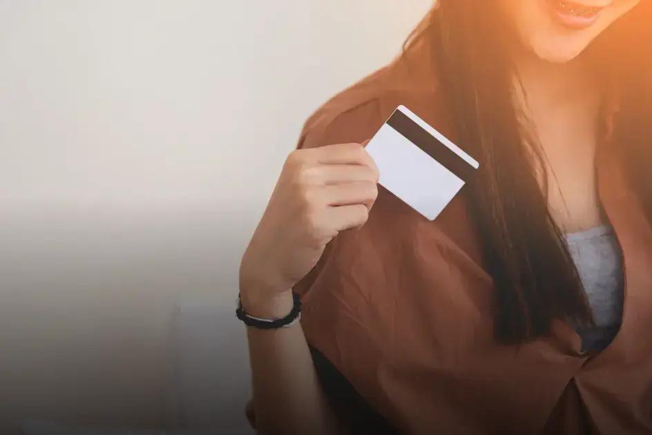 Cartão de crédito para quem tem nome negativado: opções acessíveis e seguras