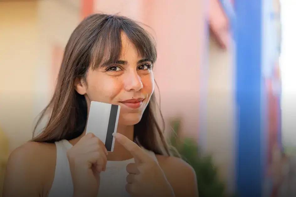 Cartão de crédito que aprova para negativado: conheça suas opções em 2025