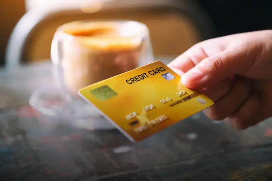 Golpe do cartão de crédito para negativado: como se proteger