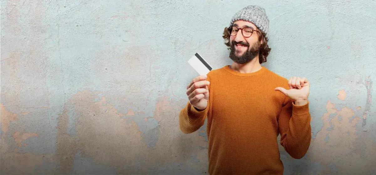 Qual cartão de crédito libera limite para negativado? Descubra opções acessíveis