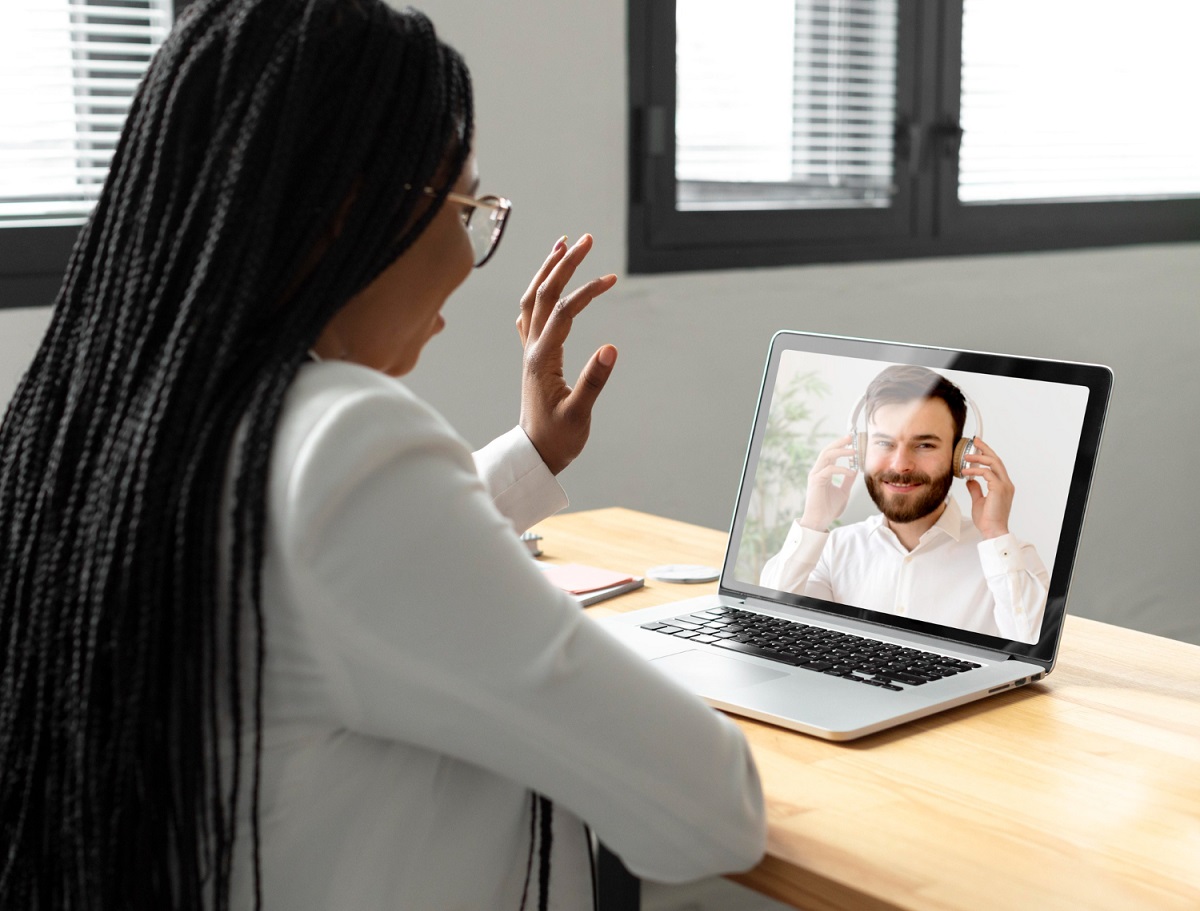 Como a tecnologia está transformando o atendimento psicológico? 1 Atendimento psicológico online por notbook