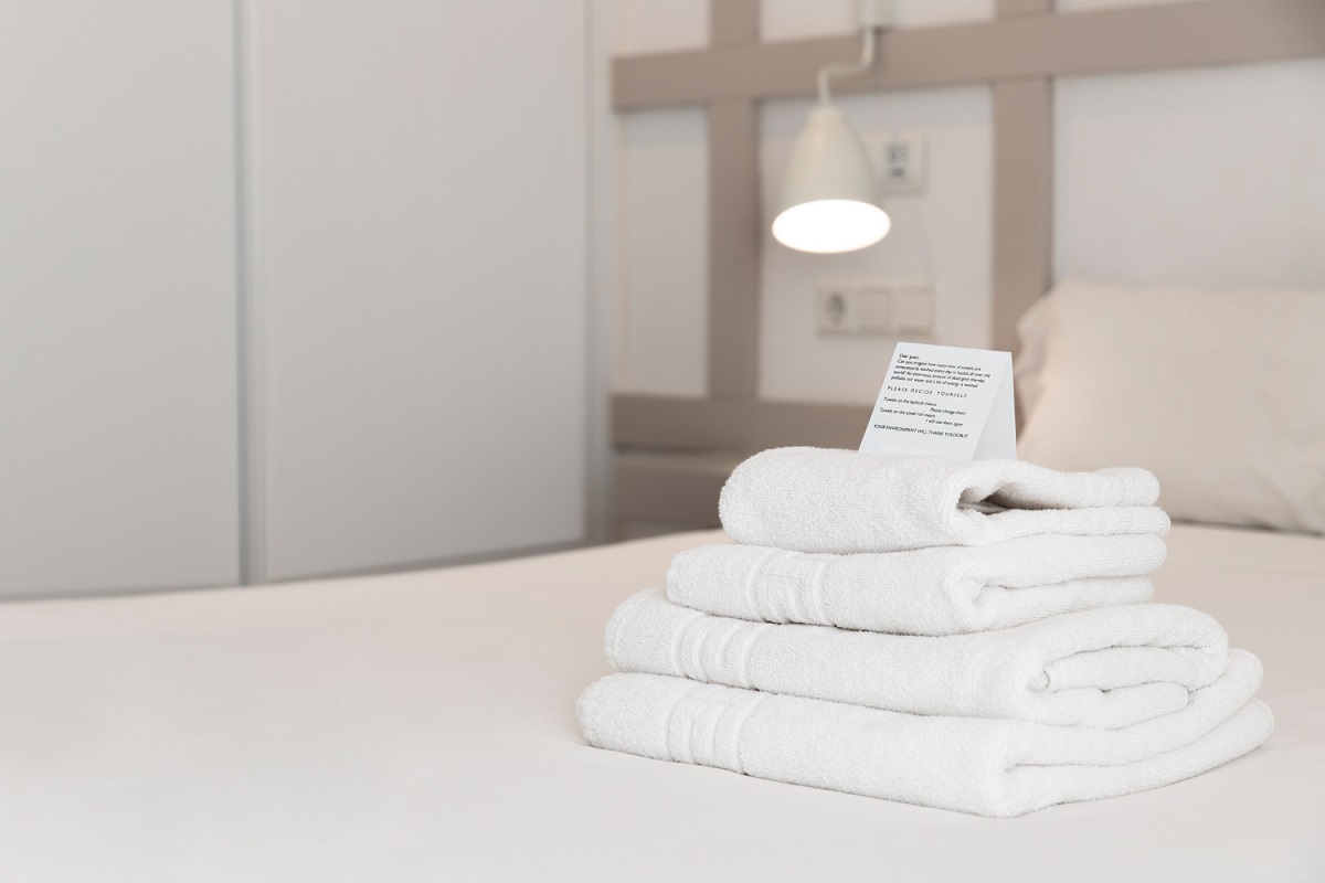 Roupa de cama limpa em hotel